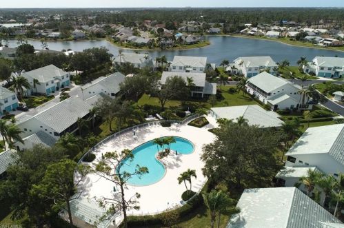 1140 Partridge Cir, Naples FL 34104-8806 exterior