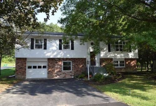 39 Carriage Hl Ln, Poughkeepsie NY  12603-4233 exterior