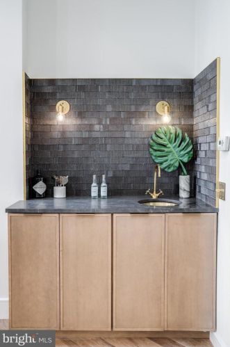 2013 Q St, Washington DC 20002-2373 exterior