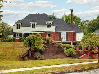 3131 Martins St, Portland, OR 97202-8750