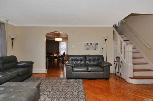 6 Eton St, Valley Stream NY 11581-2903 exterior