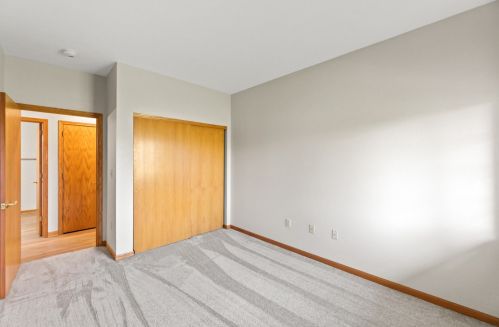 4790 Maple Leaf Cir, Milwaukee WI 53220-2783 exterior