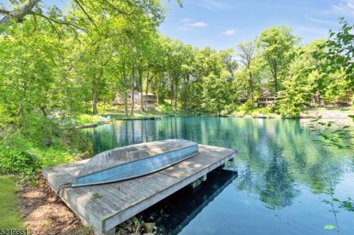 41 Scenic Dr, Parsippany NJ 07834-3315 exterior