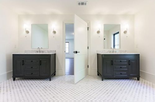 5666 Long Island Dr, Atlanta GA  30327-4842 exterior