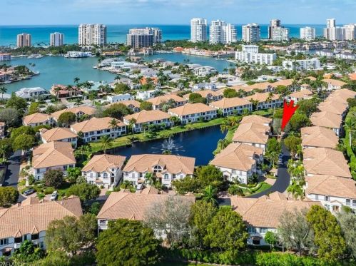 236 Colonade Cir, Naples FL 34103-8732 exterior