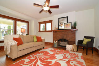 2621 Farwell Ave, Milwaukee, WI 53211-3702