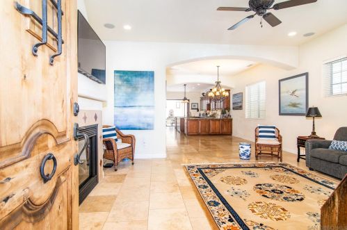 357 E Ave, San Diego CA  92118-1333 exterior