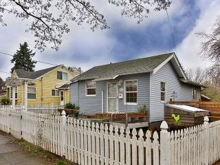 4306 54th Ave, Portland, OR 97206-3933