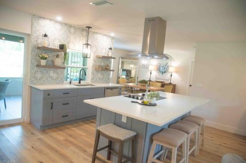 5975 Grn Blvd, Naples FL 34116-4827 exterior