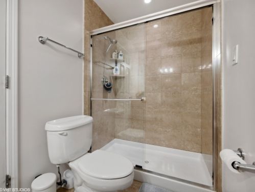 3217 Kenmore Ave, Chicago IL  60657-3306 exterior