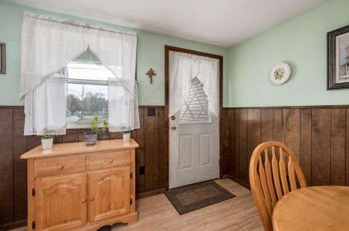 7 Cranbrook Ln, Dover NH 03820-2005 exterior