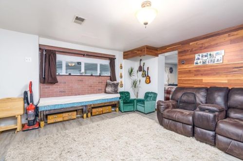 9 Ashby St, Providence RI 02919-6604 exterior