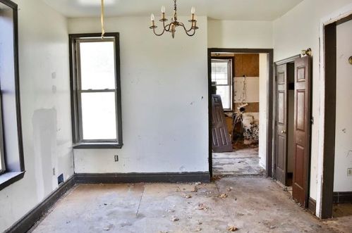 4821 Monongahela St, Pittsburgh PA 15207-1668 exterior