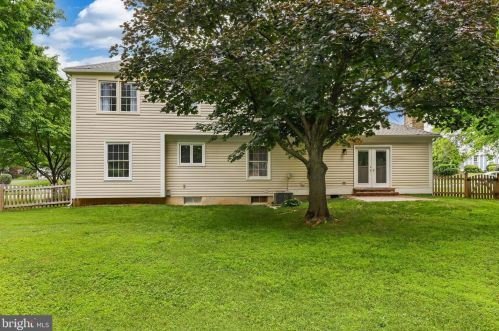 17032 Flatwood Dr, Rockville MD 20855-2539 exterior