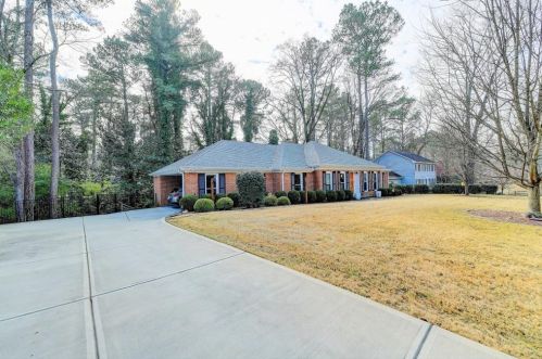 1721 Kings Down Cir, Atlanta, GA 30338-5625