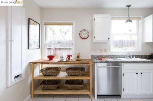 1424 Harmon St, Berkeley CA 94703-2725 exterior