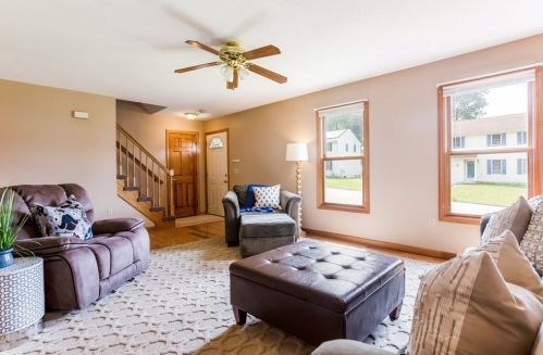 15 Lemnos Ln, Springfield, MA 01119-2400