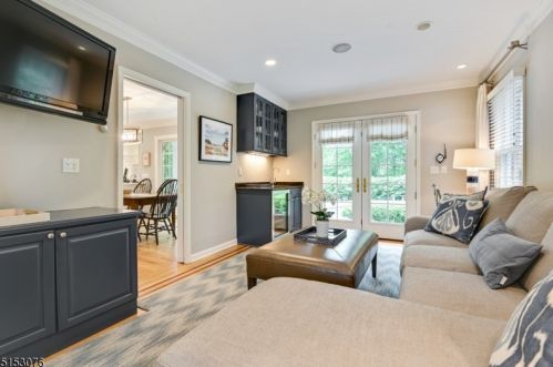 1 Crestwood Dr, Chatham Township NJ 07928-1720 exterior