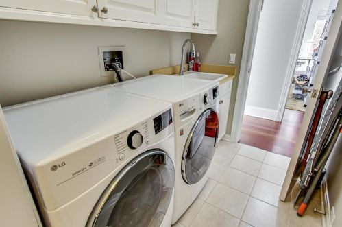 579 Hawthorne Pl, Chicago IL  60657-2922 exterior