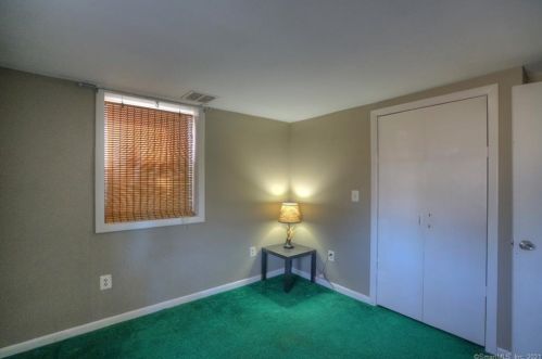 18 Comstock Ave, Uncasville CT 06382-2603 exterior