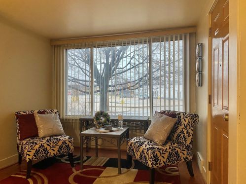 5480 Menard Ave, Chicago, IL 60638-2845