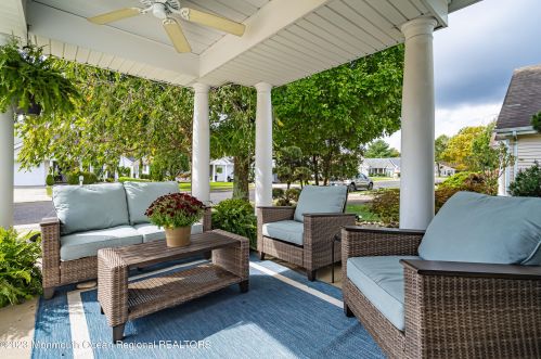 305 Devon St, Lakehurst, NJ 08759-4637