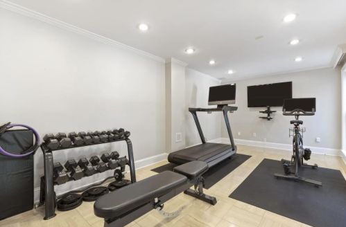 5625 Cross Gate Dr, Atlanta GA 30327-4815 exterior