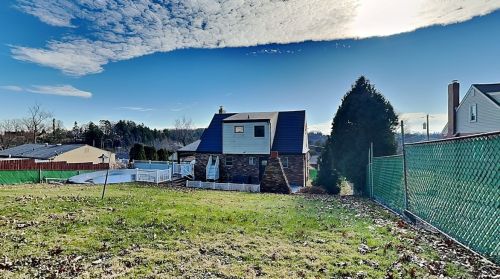 140 Perryvista Ave, Pittsburgh PA exterior