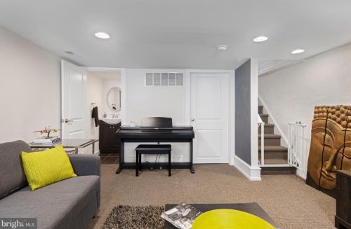 2137 Christian St, Philadelphia PA  19146-1209 exterior