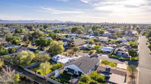 4239 42nd St, Phoenix AZ  85018-4207 exterior