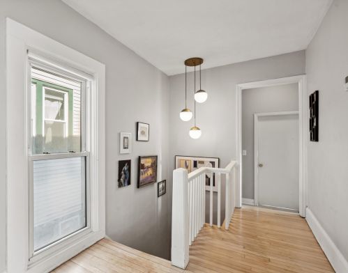 1672 Cass St, Milwaukee WI  53202-2053 exterior