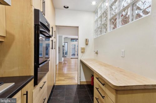 730 Bainbridge St, Philadelphia PA 19146-1807 exterior