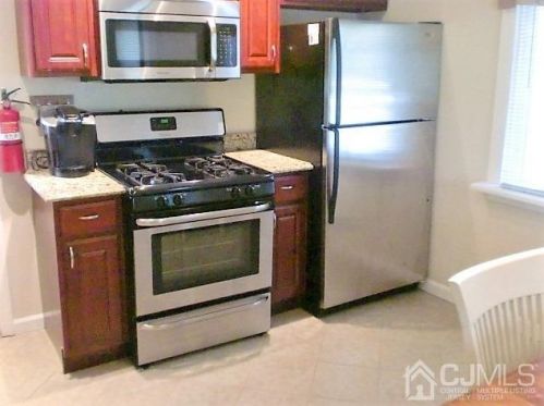 75 Philo Blvd, Edison, NJ 08837-3014