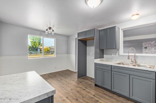 1343 Knox St, Tucson AZ 85705-2507 exterior