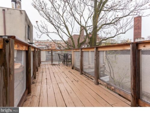 241 Bainbridge St, Philadelphia PA 19146-2034 exterior