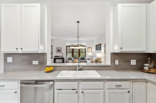 1774 Ainslie St, Chicago IL 60630-2018 exterior