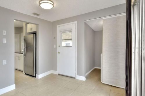 10712 Connechusett Rd, Tampa FL 33617-3410 exterior