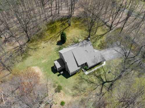 25 Kilroy Rd, Andover, NJ 07821-5025