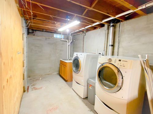 3294 Black Crk Rd, Meskegon MI 49444-3482 exterior