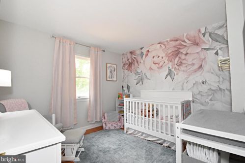 17 Glenview Dr, Riverton NJ  08077-2135 exterior