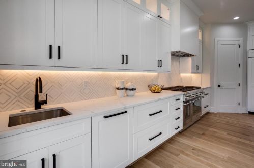 6801 Dillon Ave, Mc Lean VA  22101-4435 exterior