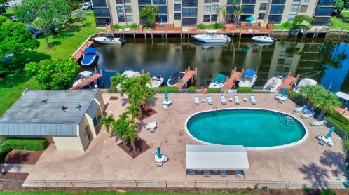 7 Royal Palm Way, Boca Raton FL  33432-7851 exterior