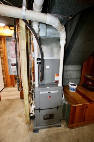 2351 Allender Ave, Pittsburgh PA 15220-3903 exterior