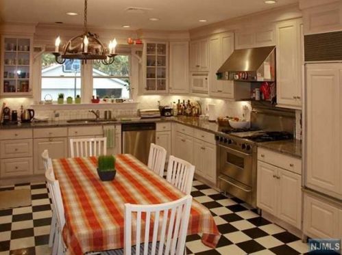 36 Whitney St, Closter NJ  07624-1806 exterior