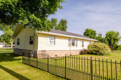 9316 Red Bud Trl, Berrien Springs MI  49103-9568 exterior