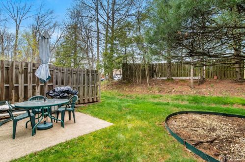 46 Woodfern St, Edison NJ 08820-1443 exterior