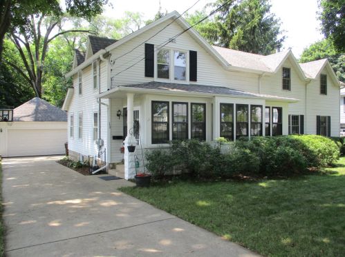 108 Caroline St, Bull Valley, IL 60014-4346