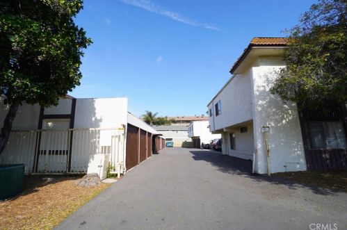 17516 Grand Ave, Bellflower CA 90706-5042 exterior