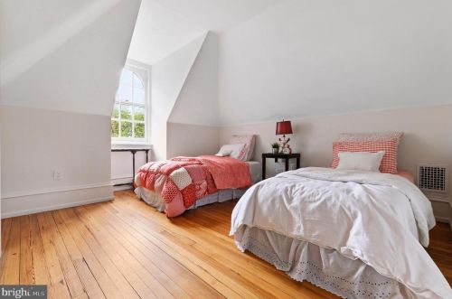 326 21 St, Philadelphia PA 19130-3237 exterior