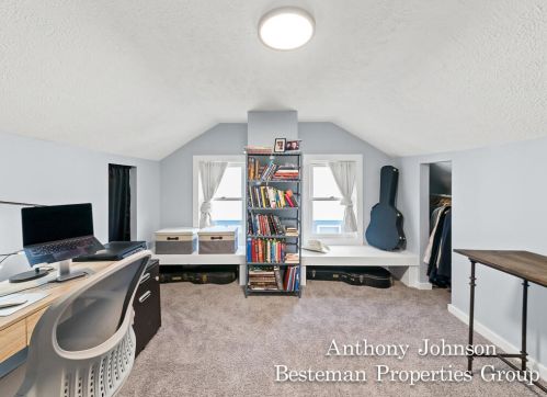 1221 Dickinson St, Grand Rapids MI 49507-2201 exterior